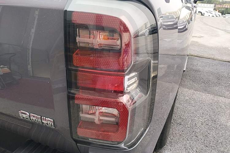 Used Great Wall King Kong Poer 2024 2.0T Automatic 8AT Diesel Two-Wheel-Drive Elite Flatbed Right Rear Taillight