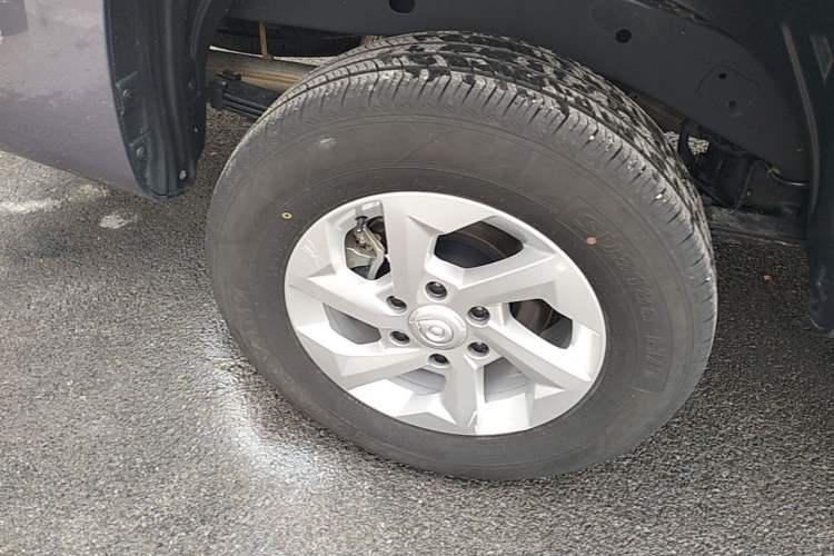 Used Great Wall King Kong Poer 2024 2.0T Automatic 8AT Diesel Two-Wheel-Drive Elite Flatbed Right Rear Wheel Hub