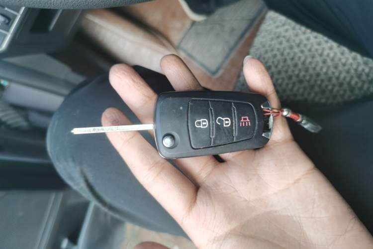 Used Great Wall King Kong Poer 2024 2.0T Automatic 8AT Diesel Two-Wheel Drive Elite Version with Extended Cabin Vehicle Key