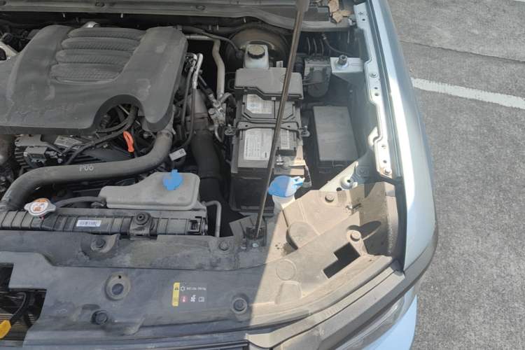 Used Great Wall King Kong Poer 2024 2.0T Automatic 8AT Diesel Two-Wheel-Drive Elite Flatbed Engine Bay Left