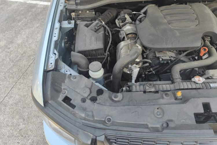 Used Great Wall King Kong Poer 2024 2.0T Automatic 8AT Diesel Two-Wheel-Drive Elite Flatbed Engine Bay Right
