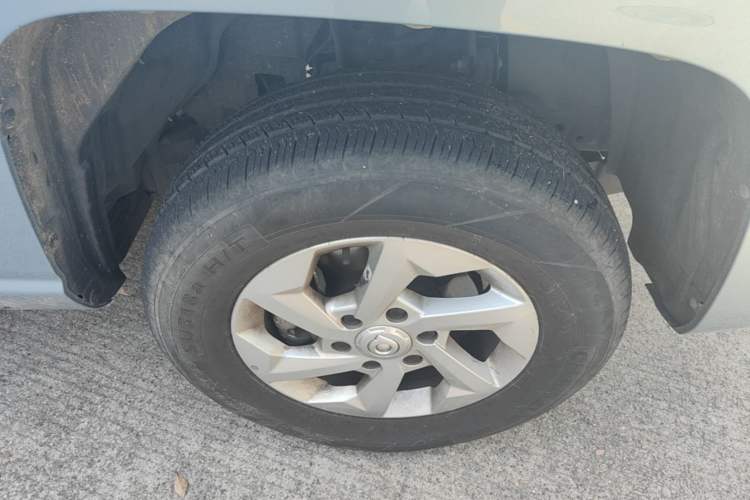 Used Great Wall King Kong Poer 2024 2.0T Automatic 8AT Diesel Two-Wheel-Drive Elite Flatbed Right Front Wheel Hub