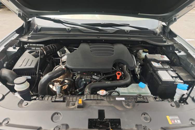 Used Great Wall King Kong Poer 2024 2.0T Automatic 8AT Diesel Two-Wheel-Drive Elite Flatbed Engine Bay