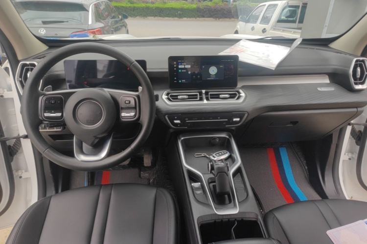 Used Great Wall King Kong Poer 2024 2.0T Automatic 8AT Diesel Two-Wheel-Drive Navigation Edition Flatbed Center Console