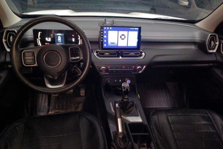 Used Great Wall King Kong Poer 2024 2.0T Manual Diesel 4x4 Base Edition Flatbed Center Console