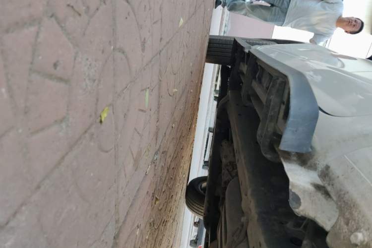 Used Great Wall King Kong Poer 2024 2.0T Manual Diesel 4x4 Base Edition Flatbed Chassis Rear Left