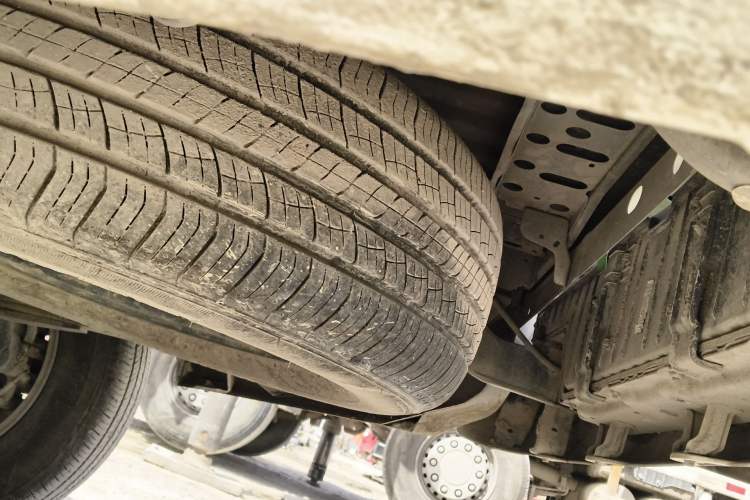 Used Great Wall King Kong Poer 2024 2.0T Automatic 8AT Diesel Two-Wheel-Drive Elite Flatbed Chassis Rear Left