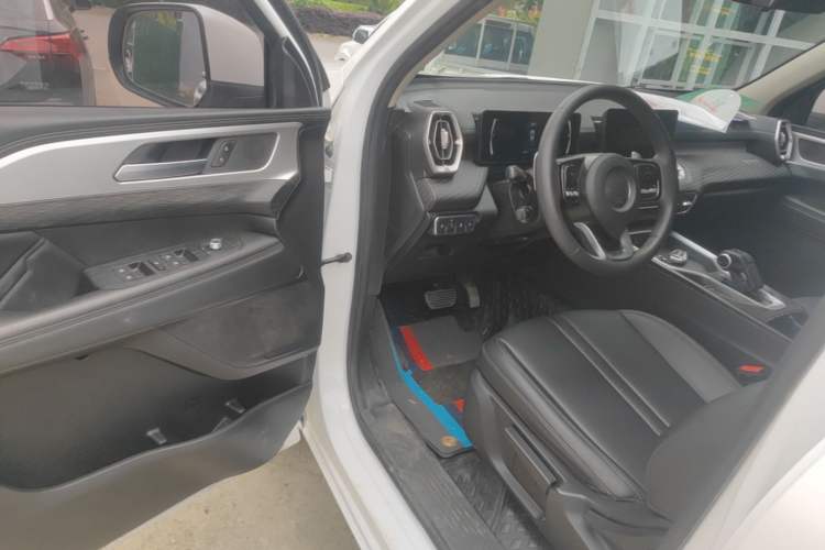 Used Great Wall King Kong Poer 2024 2.0T Automatic 8AT Diesel Two-Wheel-Drive Navigation Edition Flatbed Driver Seat