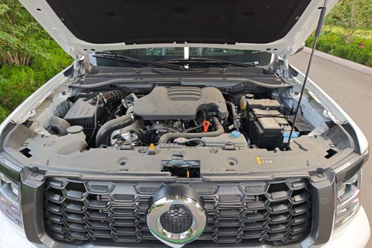 Used Great Wall King Kong Poer 2024 2.0T Manual Diesel Two-Wheel-Drive Base Edition Flatbed Engine Bay