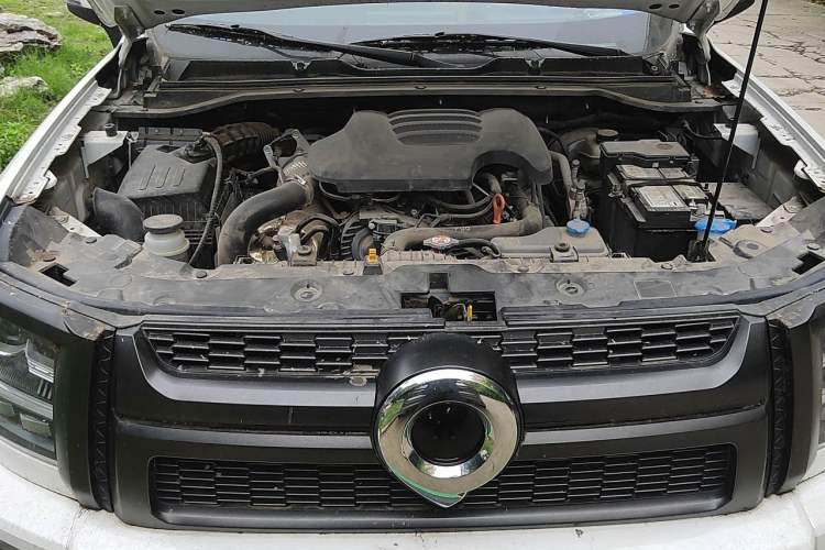 Used Great Wall King Kong Poer 2024 2.0T Automatic 8AT Diesel Two-Wheel-Drive Elite Flatbed Engine Bay