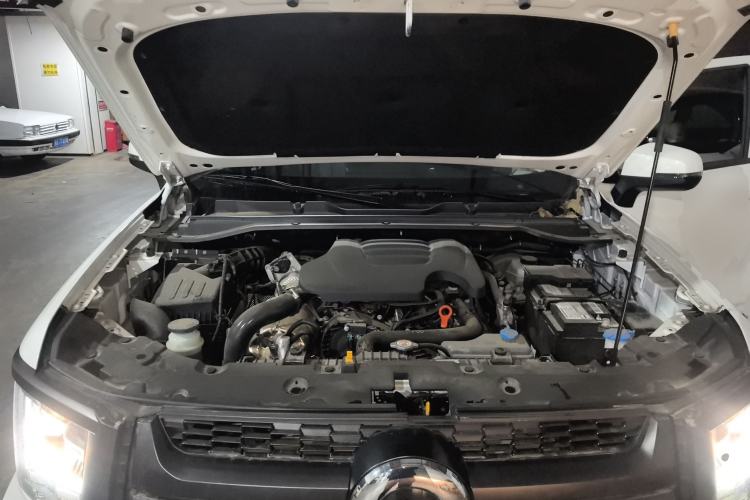 Used Great Wall King Kong Poer 2024 2.0T Automatic 8AT Diesel Two-Wheel-Drive Elite Flatbed Engine Bay