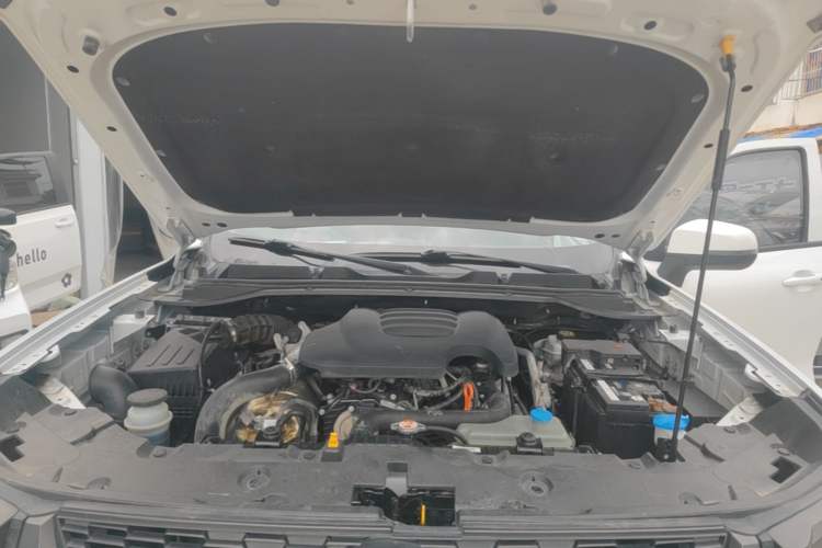 Used Great Wall King Kong Poer 2024 2.0T Automatic 8AT Diesel Two-Wheel-Drive Navigation Edition Flatbed Engine Bay