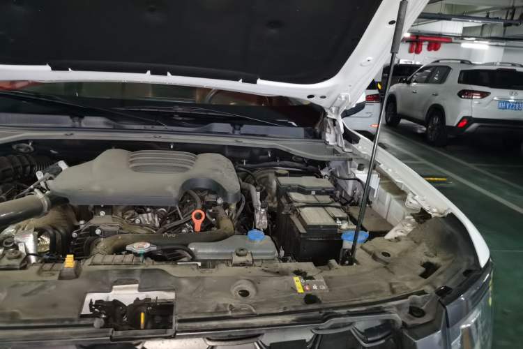 Used Great Wall King Kong Poer 2024 2.0T Manual Diesel 4x4 Elite Long-Box Version Engine Bay Left