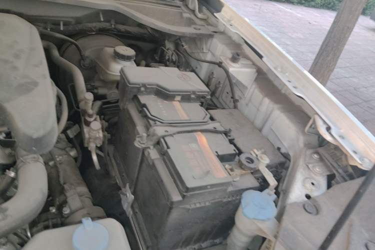 Used Great Wall King Kong Poer 2024 2.0T Manual Diesel 4x4 Base Edition Flatbed Engine Bay Left