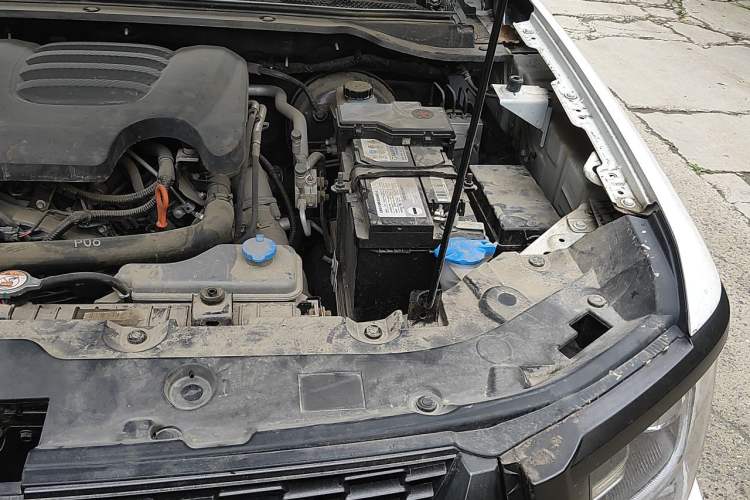 Used Great Wall King Kong Poer 2024 2.0T Automatic 8AT Diesel Two-Wheel-Drive Elite Flatbed Engine Bay Left