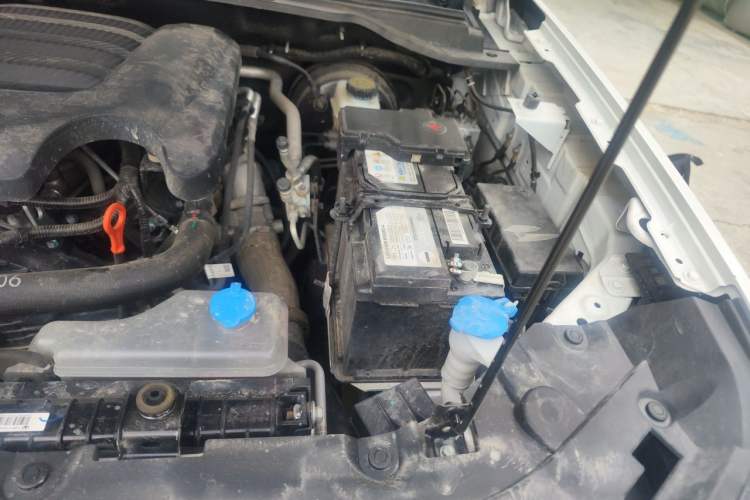 Used Great Wall King Kong Poer 2024 2.0T Automatic 8AT Diesel Four-Wheel-Drive Elite Version with Long Bed Engine Bay Left