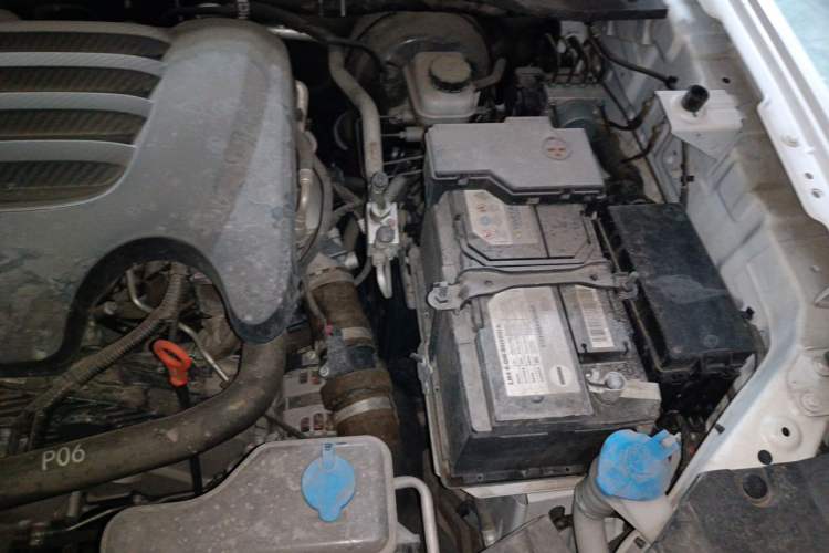 Used Great Wall King Kong Poer 2024 2.0T Manual Diesel 4x4 Base Edition Flatbed Engine Bay Left