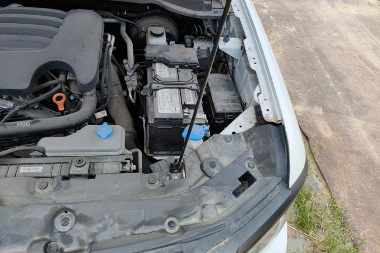 Used Great Wall King Kong Poer 2024 2.0T Automatic 8AT Diesel 4x4 Elite Flatbed Engine Bay Left