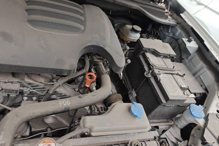 Used Great Wall King Kong Poer 2024 2.0T Manual Diesel 4x4 Base Edition Flatbed Engine Bay Left