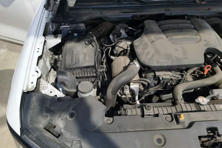 Used Great Wall King Kong Poer 2024 2.0T Manual Diesel Two-Wheel-Drive Base Edition Flatbed Engine Bay Right