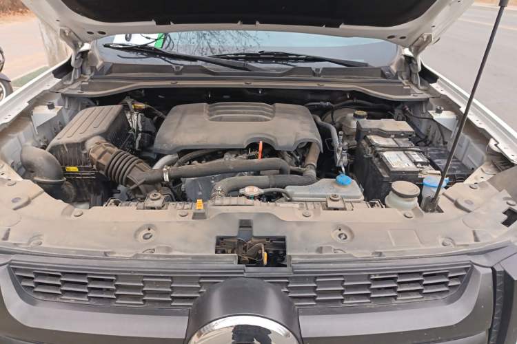 Used Great Wall King Kong Poer 2024 2.0T Automatic 8AT Gasoline Two-Wheel-Drive Elite Version with Flat Bed Engine Bay