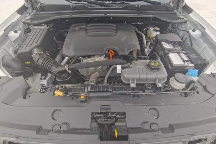 Used Great Wall King Kong Poer 2024 2.0T Manual Gasoline Two-Wheel-Drive Elite Flatbed Engine Bay