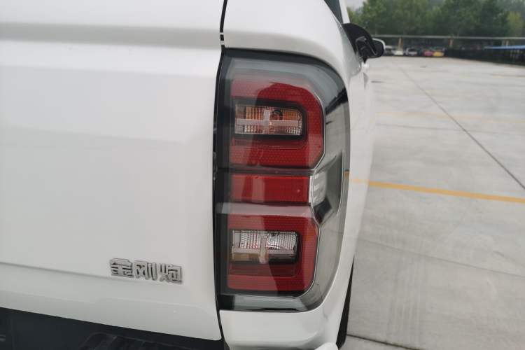 Used Great Wall King Kong Poer 2024 2.0T Manual Gasoline Two-Wheel-Drive Elite Flatbed Exterior 10