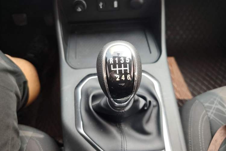 Used Great Wall King Kong Poer 2024 2.0T Manual Diesel 4x4 Base Edition Flatbed Gear Lever