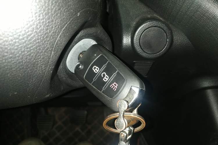Used Great Wall King Kong Poer 2024 2.0T Manual Gasoline Two-Wheel-Drive Elite Flatbed Interior 1