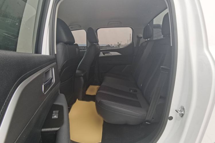 Used Great Wall King Kong Poer 2024 2.0T Manual Gasoline Two-Wheel-Drive Elite Flatbed Interior 15