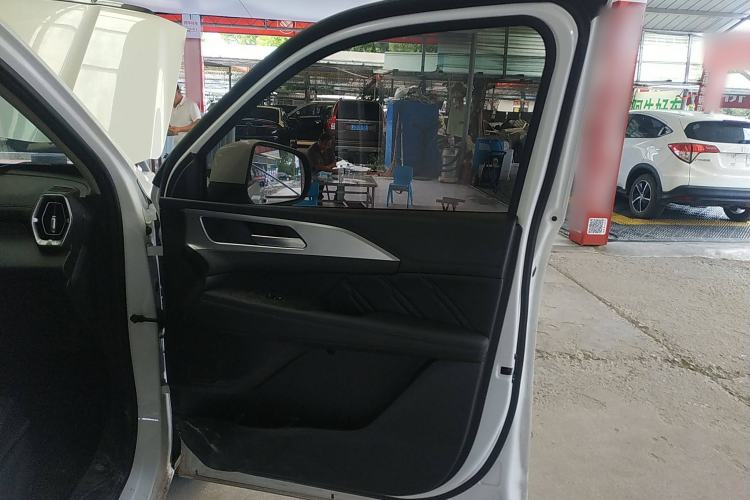 Used Great Wall King Kong Poer 2024 2.0T Manual Gasoline Two-Wheel-Drive Elite Flatbed Interior 2