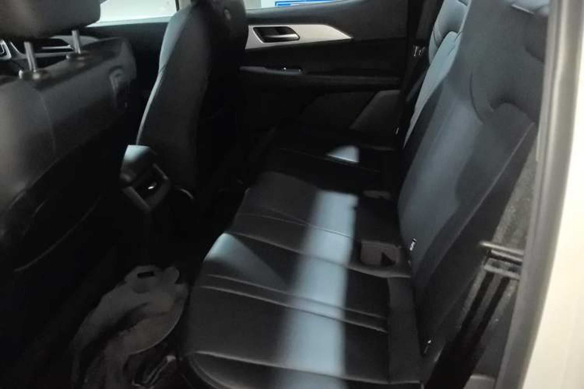 Used Great Wall King Kong Poer 2024 2.0T Automatic 8AT Diesel Two-Wheel-Drive Elite Flatbed Interior 4