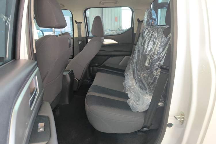 Used Great Wall King Kong Poer 2024 2.0T Manual Diesel Two-Wheel-Drive Base Edition Flatbed Interior 4
