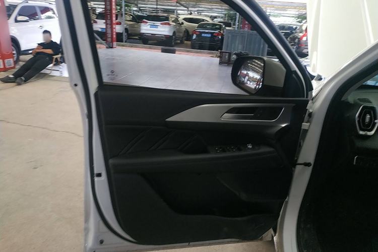 Used Great Wall King Kong Poer 2024 2.0T Manual Gasoline Two-Wheel-Drive Elite Flatbed Interior 4