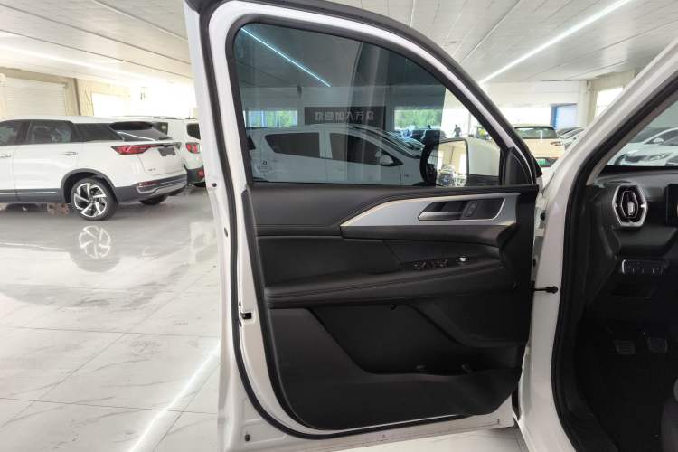 Used Great Wall King Kong Poer 2024 2.0T Manual Diesel Two-Wheel-Drive Base Edition Flatbed Interior 7