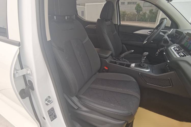 Used Great Wall King Kong Poer 2024 2.0T Manual Gasoline Two-Wheel-Drive Elite Flatbed Interior 7