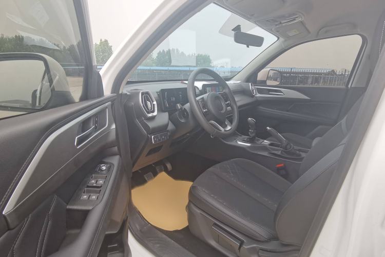 Used Great Wall King Kong Poer 2024 2.0T Manual Gasoline Two-Wheel-Drive Elite Flatbed Interior 8