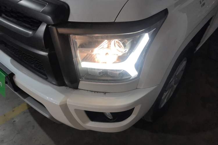 Used Great Wall King Kong Poer 2024 2.0T Automatic 8AT Diesel Two-Wheel-Drive Elite Flatbed Left Front Headlight