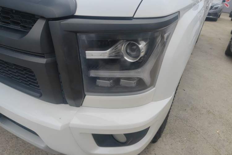 Used Great Wall King Kong Poer 2024 2.0T Automatic 8AT Diesel Two-Wheel-Drive Navigation Edition Flatbed Left Front Headlight