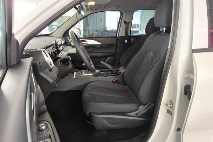 Used Great Wall King Kong Poer 2024 2.0T Manual Diesel Two-Wheel-Drive Base Edition Flatbed Left Front Seat