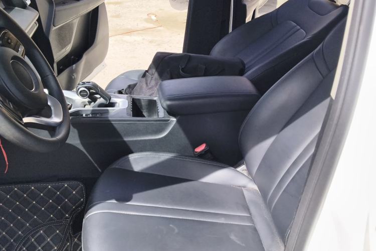 Used Great Wall King Kong Poer 2024 2.0T Automatic 8AT Diesel Two-Wheel-Drive Elite Flatbed Left Front Seat