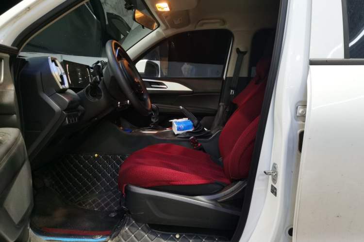 Used Great Wall King Kong Poer 2024 2.0T Manual Diesel Two-Wheel-Drive Base Edition Flatbed Left Front Seat