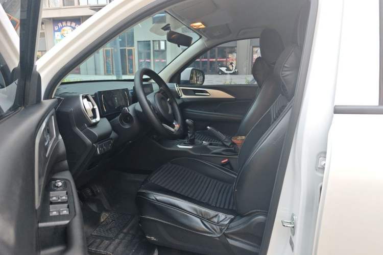Used Great Wall King Kong Poer 2024 2.0T Manual Diesel 4x4 Base Version with Extended Cab Left Front Seat