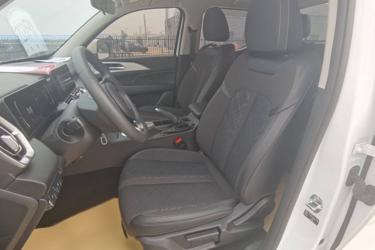 Used Great Wall King Kong Poer 2024 2.0T Manual Gasoline Two-Wheel-Drive Elite Flatbed Left Front Seat