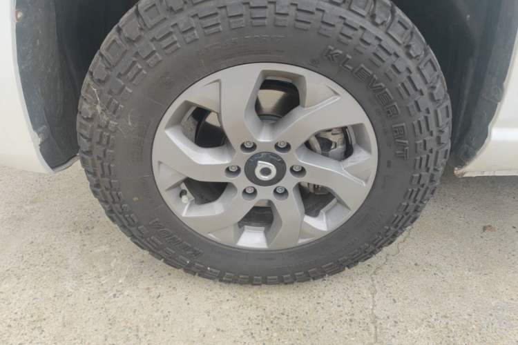 Used Great Wall King Kong Poer 2024 2.0T Automatic 8AT Diesel Two-Wheel-Drive Navigation Edition Flatbed Left Front Wheel Hub