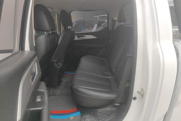 Used Great Wall King Kong Poer 2024 2.0T Automatic 8AT Diesel Two-Wheel-Drive Navigation Edition Flatbed Left Rear Seat