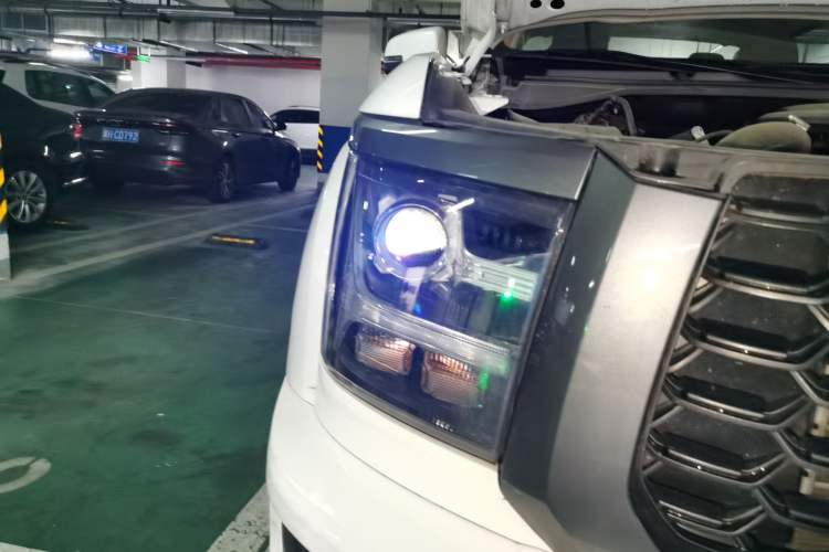 Used Great Wall King Kong Poer 2024 2.0T Manual Diesel 4x4 Elite Long-Box Version Right Front Headlight
