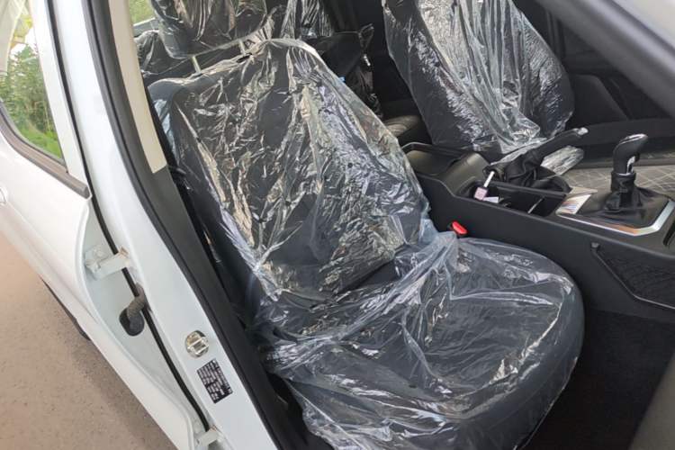 Used Great Wall King Kong Poer 2024 2.0T Manual Diesel Two-Wheel-Drive Base Edition Flatbed Right Front Seat
