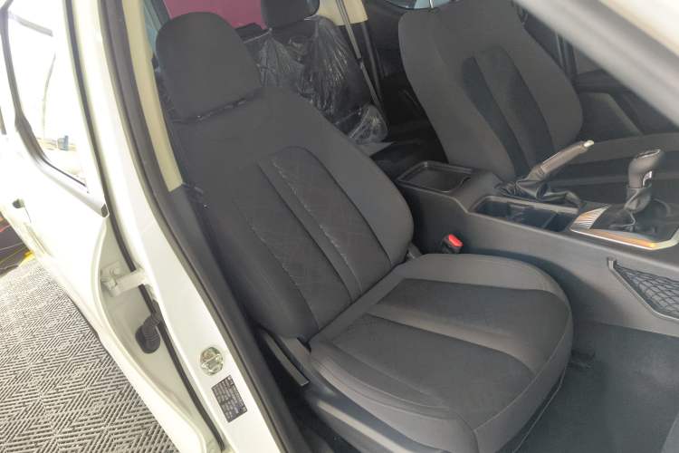 Used Great Wall King Kong Poer 2024 2.0T Manual Diesel Two-Wheel-Drive Base Edition Flatbed Right Front Seat
