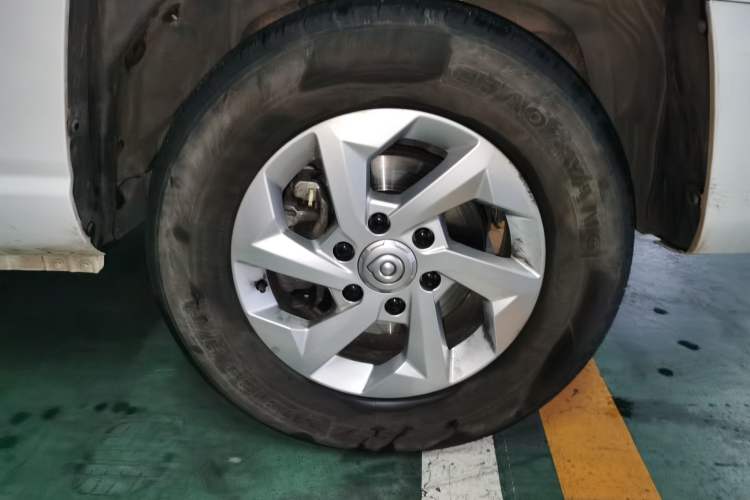 Used Great Wall King Kong Poer 2024 2.0T Manual Diesel 4x4 Elite Long-Box Version Right Front Wheel Hub